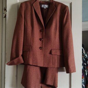 Le suit in brown jacket and pencil skirt size 16
